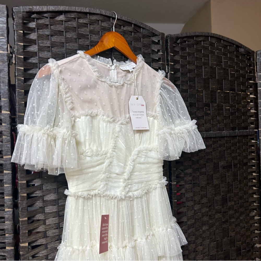 Ivy City Co. white Aline mesh overlay tired maxi dress size XS brand new - Picture 3 of 7